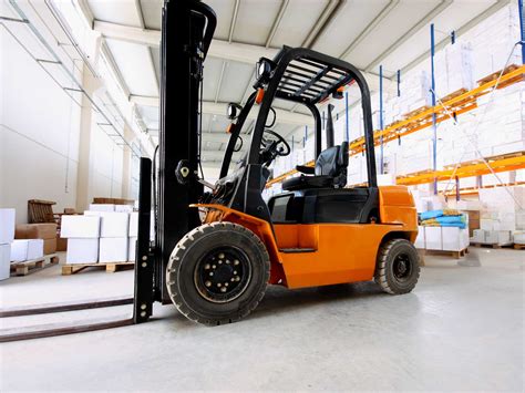 using a skid steer as a forklift|difference between forklift and skid steer.